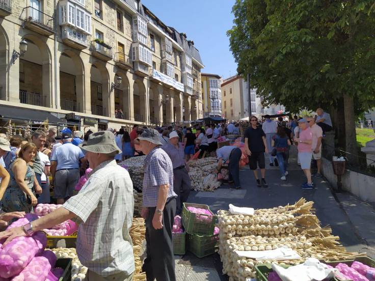 Día de Santiago y ajos en Vitoria. este año ya no se venden en la Cuesta