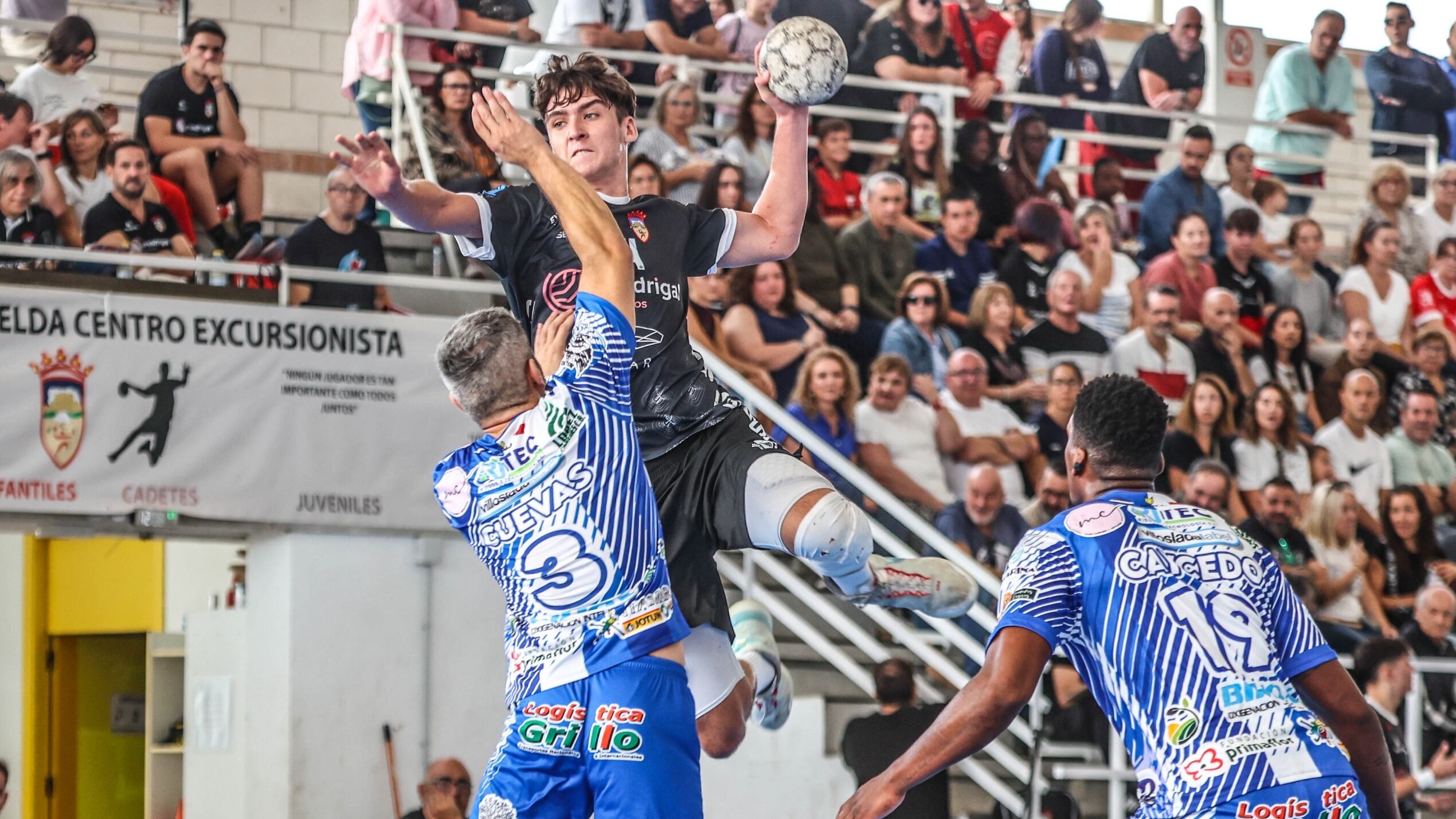 El Bm. Elda - CEE afronta una complicada salidad a Mallorca