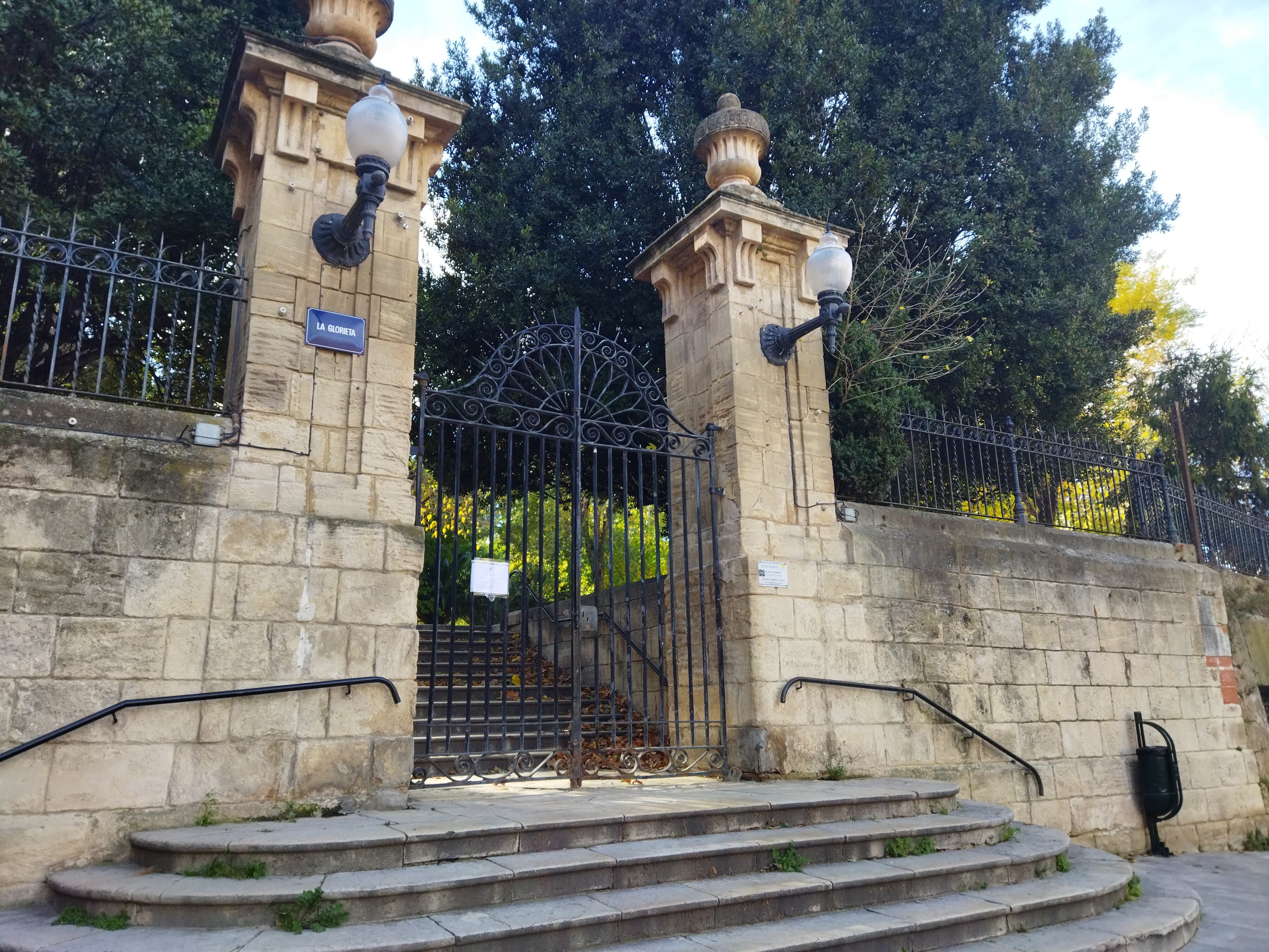 La Glorieta de Alcoy cerrada por viento