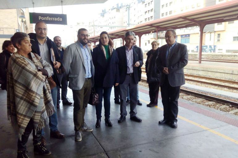 Los candidatos denuncian la pérdida de servicios ferroviarios