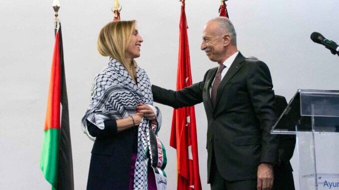 La alcaldesa de Alcorcón, Candelaria Testa en un acto del hermanamiento con la ciudad de Salfit en Cisjordania