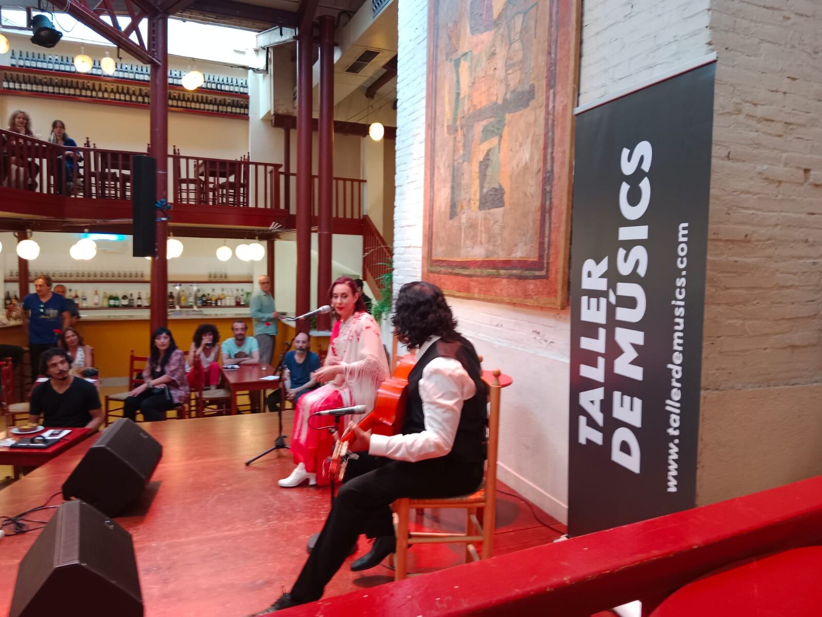 Victoria Romero en plena actuación en Barcelona.