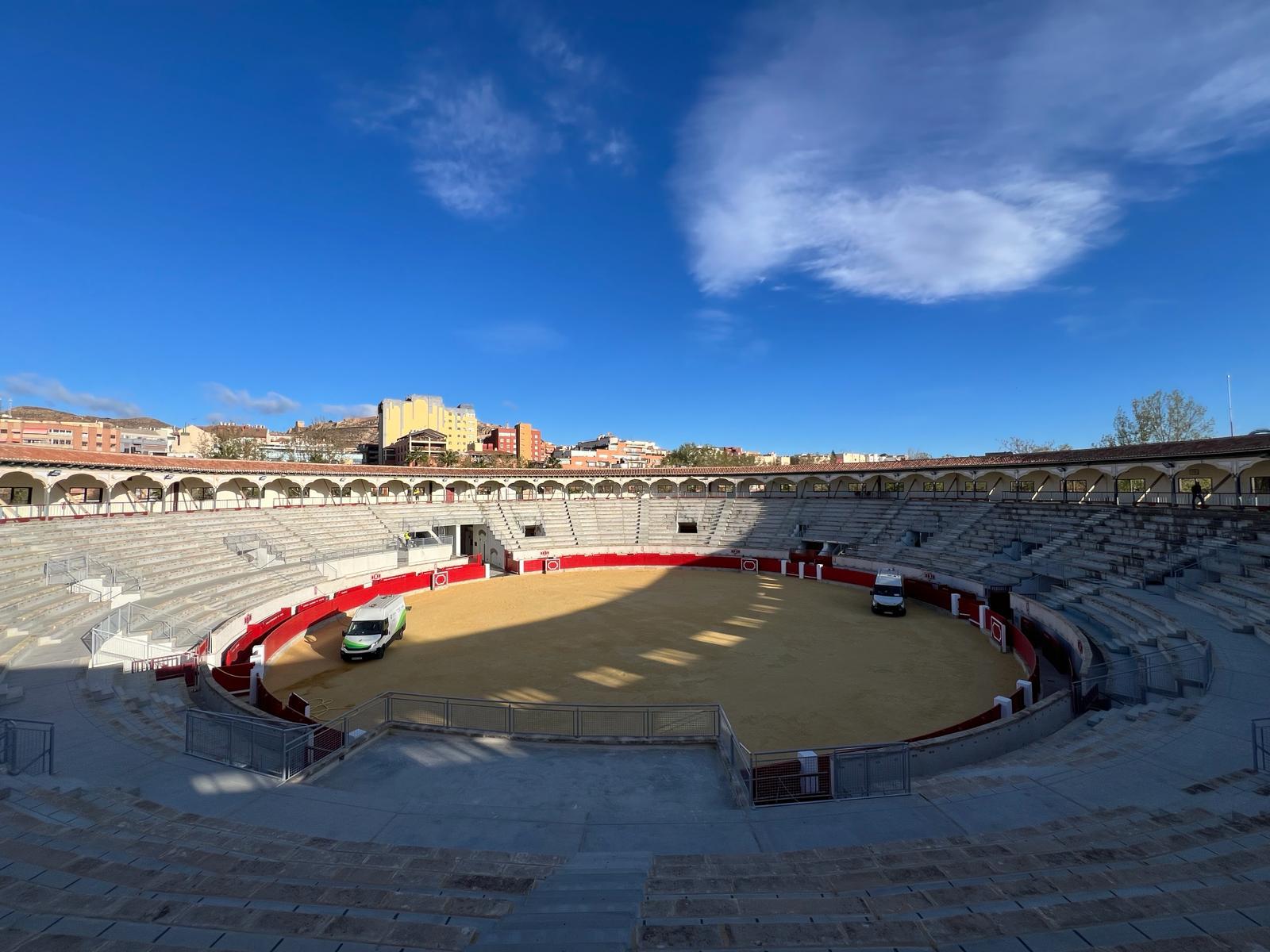 Preparativos para la reinauguración del Coso de Sutullena en Lorca.