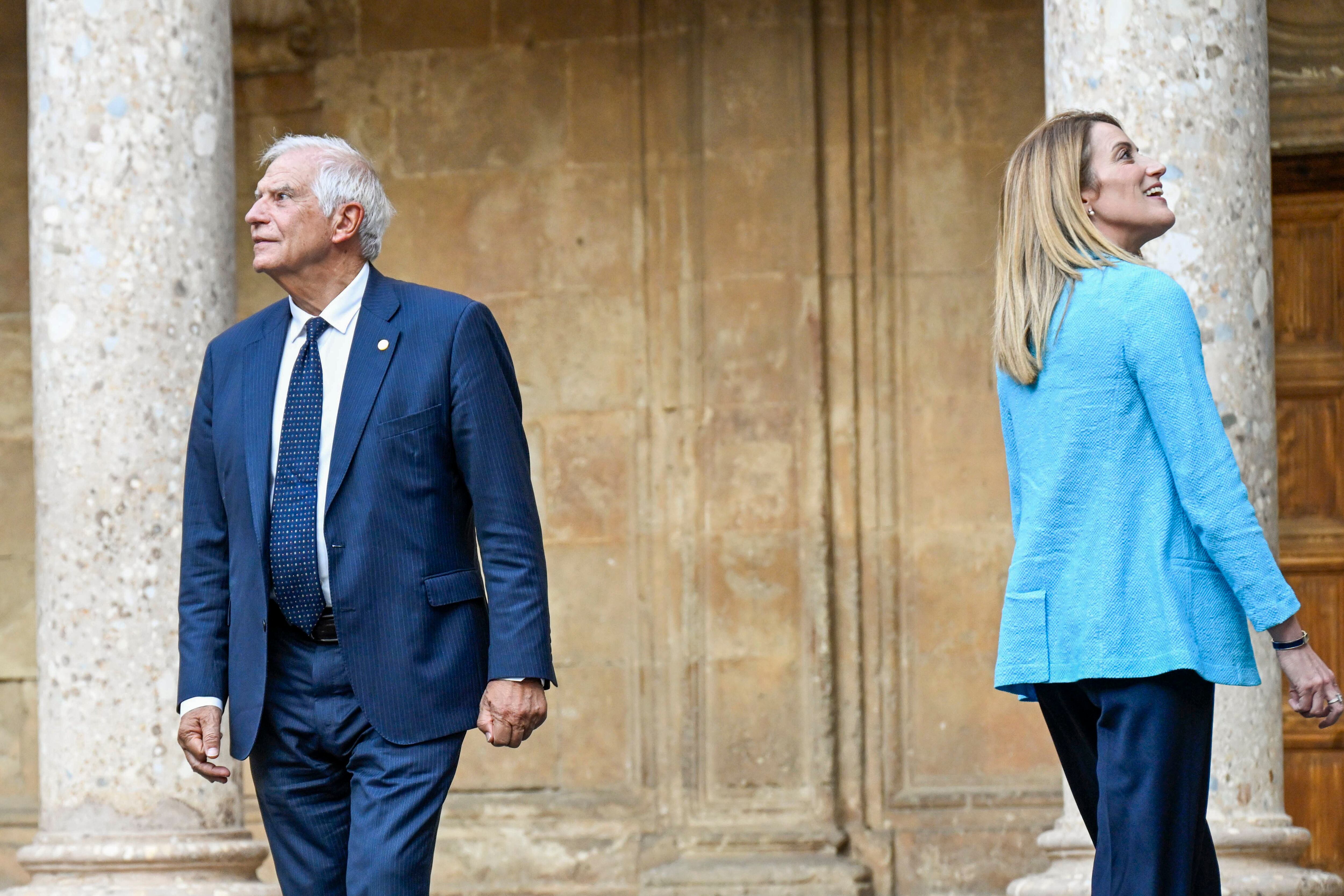 GRANADA, 05/10/23.- El Alto Representante de la Unión para Asuntos Exteriores y Política de Seguridad Josep Borrell, y la presidenta del Parlamento Europeo, Roberta Metsola.