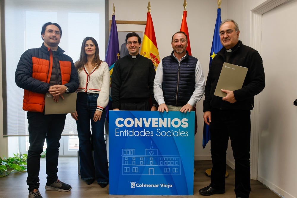 Firma de los convenios entre Colmenar Viejo y la Asociación de San José, la Parroquia de la Asunción de Nuestra Señora y la Parroquia de Santa Teresa de Jesús