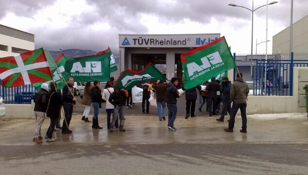 Imagen de una de las movilizaciones de los trabajadores frente a una planta de la ITV