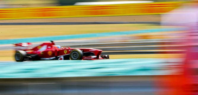 Fernando Alonso rueda en Hungaroring en una sesión de entrenamientos libres del GP de Hungría.