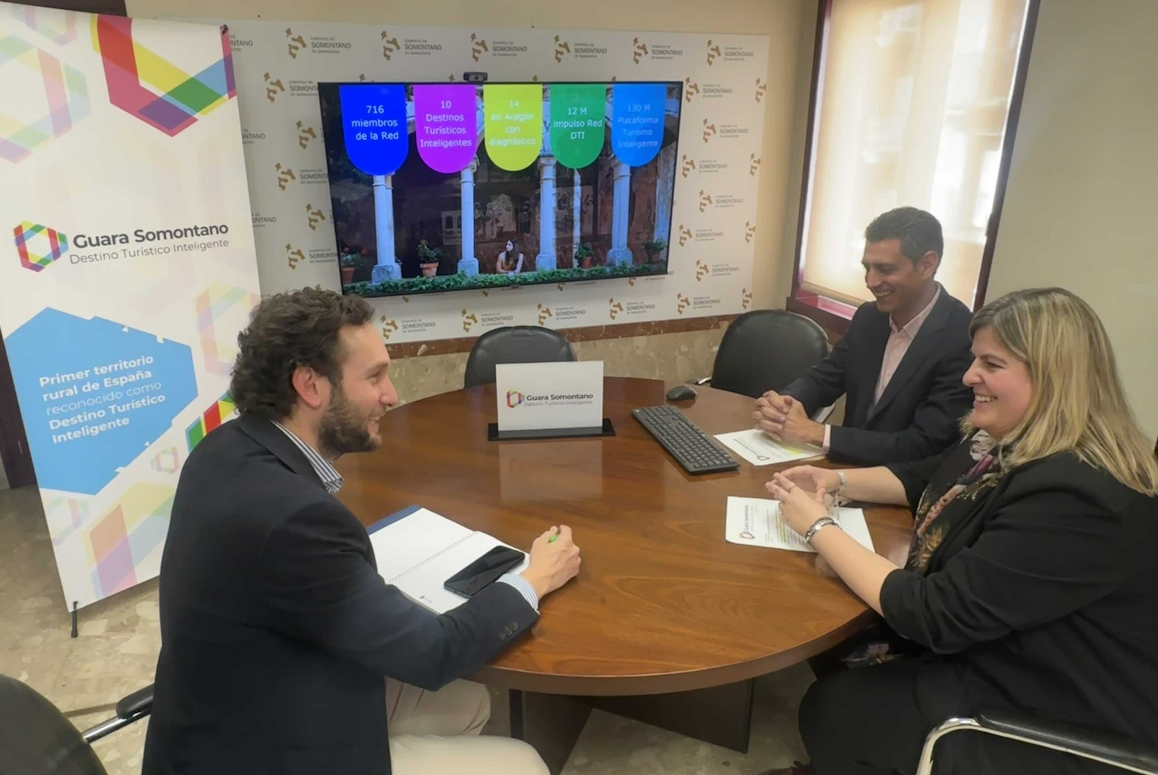 Isaac Claver con Pilar Lleyda y Saúl Pérez