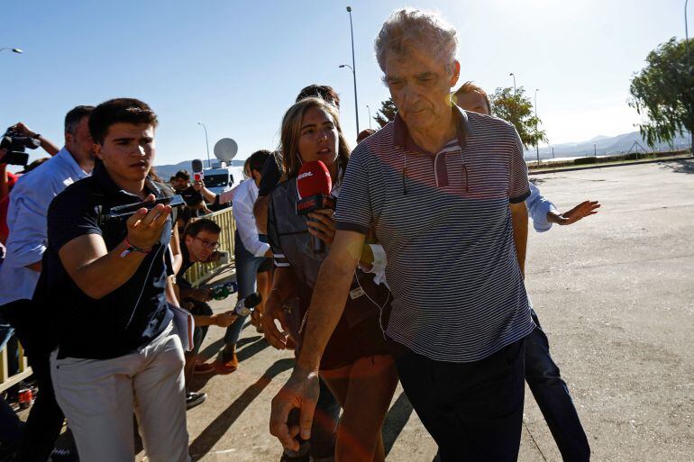 Ángel Villar saliendo de la prisión de Soto del Real.