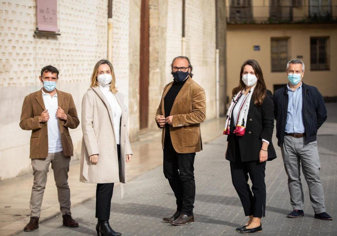 Luis Sendra ( centro ) acompañado de otros miembros de la junta directiva del Colegio Oficial de Arquitectos de la Comunitat Valenciana