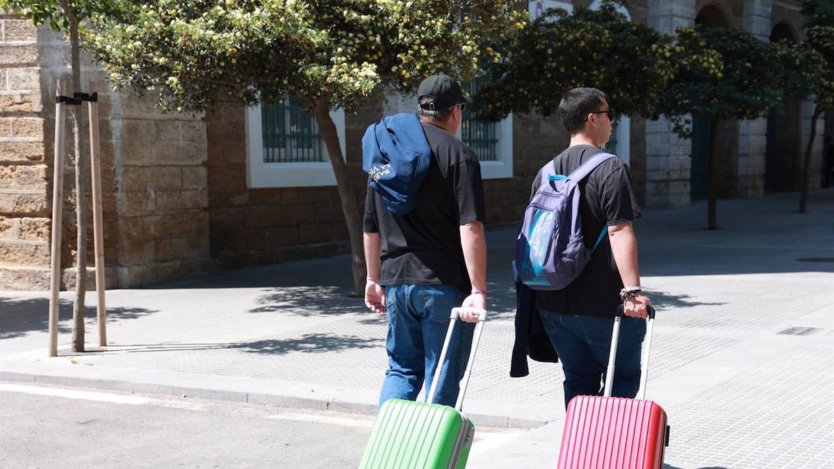 El número de turistas en alojamientos hoteleros y extrahoteleros creció en noviembre un 13,6 por ciento sobre 2024