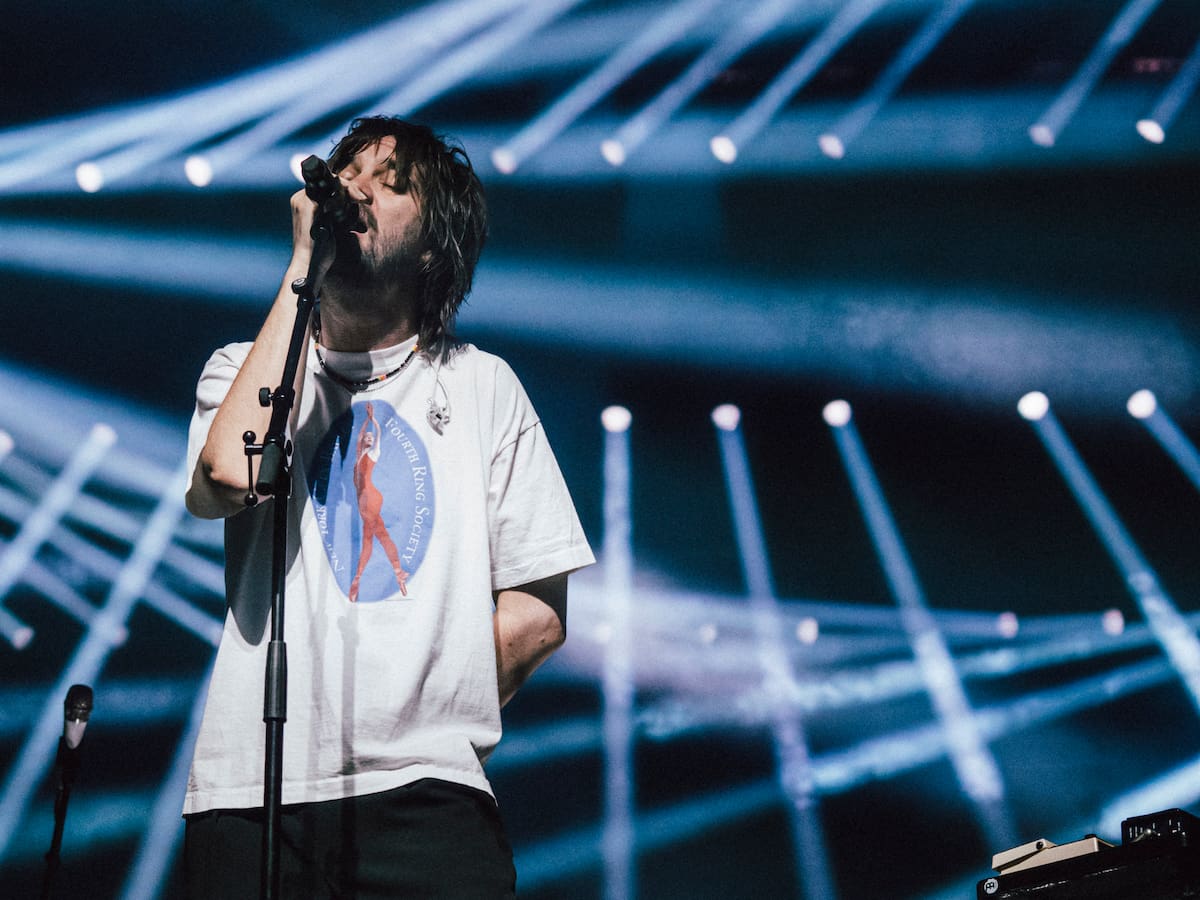 Un hipnotizado Movistar Arena cae rendido ante el impresionante espectáculo psicodélico de Tame Impala