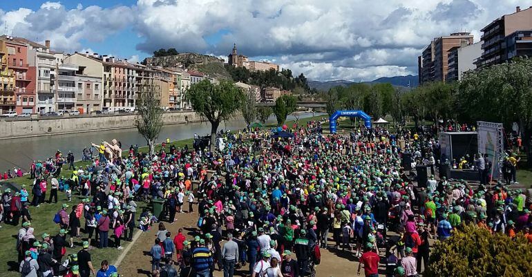 Multitud de persones participen a Balaguer en jornada solidària “Posa’t la gorra” aquest diumenge 17 d'abril