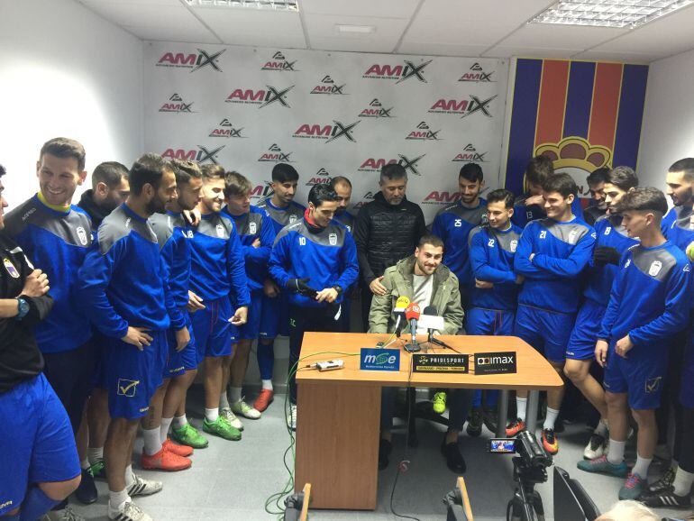 El vestuario sorprendió a Manu Gavilán en su despedida