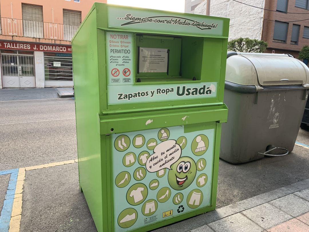 Contenedor de ropa usada en Guadalajara