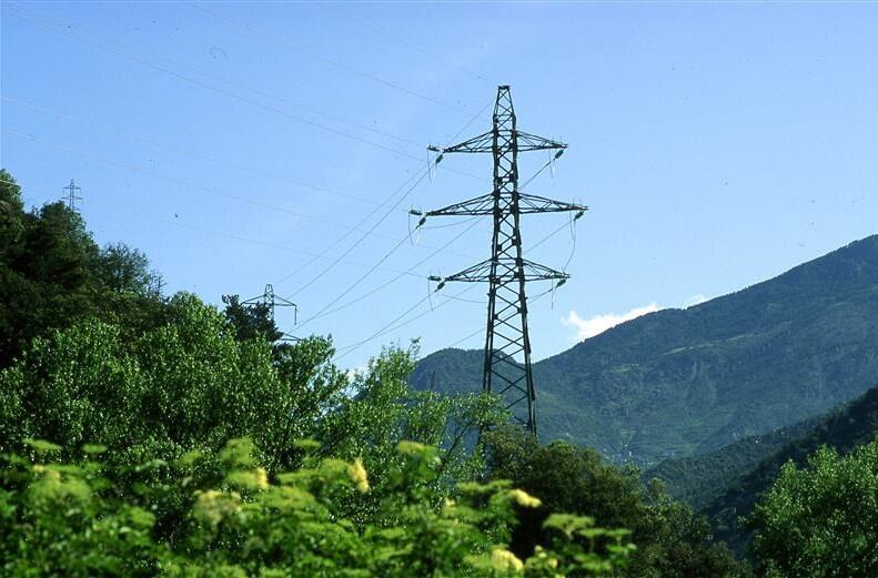 Una de les línies d&#039;alta tensió del país