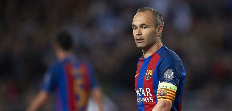 Iniesta durante un partido de Liga