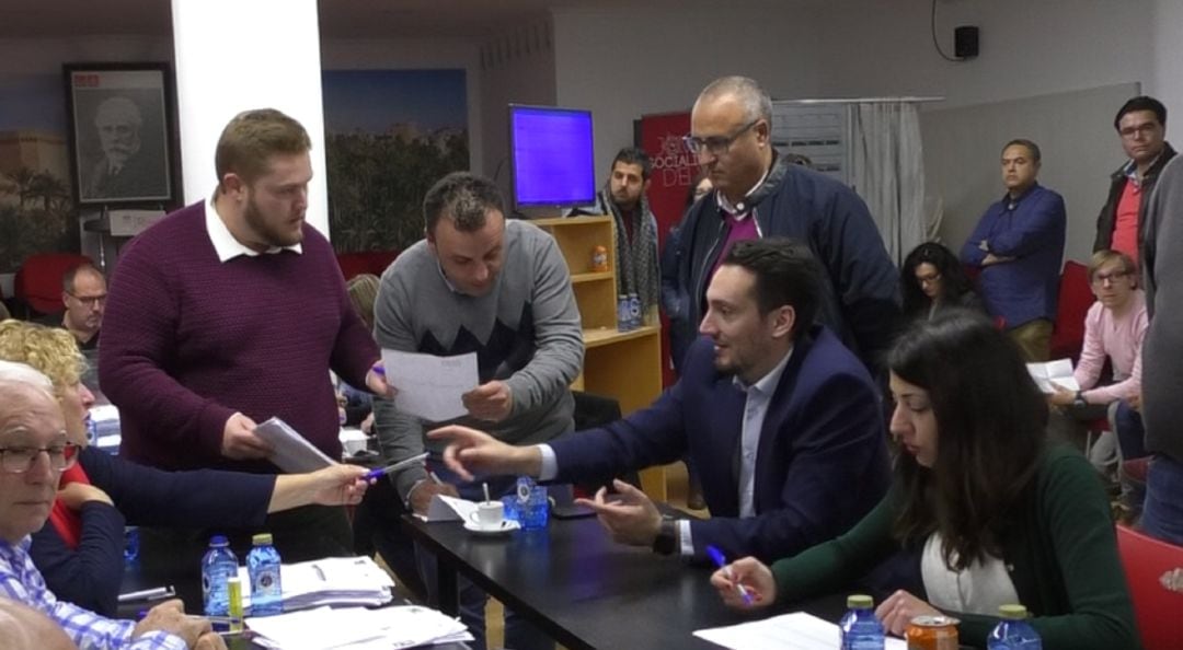 Un momento del recuento del sábado en la sede del PSOE