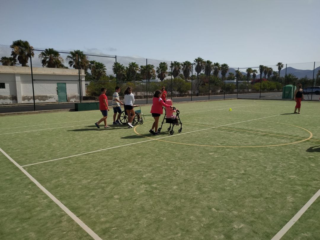 Los chinijos disfrutan de la segunda semana de campamento de verano con Creciendo Yaiza. 