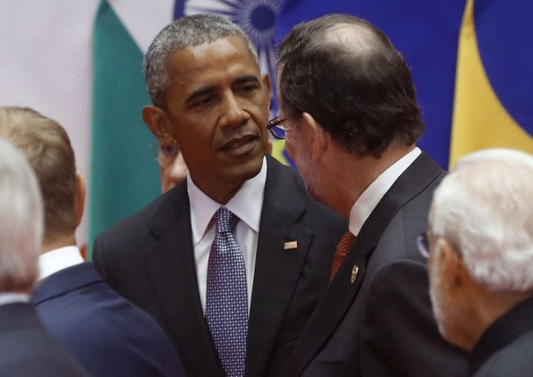 El presidente de Estados Unidos, Barack Obama, conversa con el presidente del Gobierno español en funciones, Mariano Rajoy.