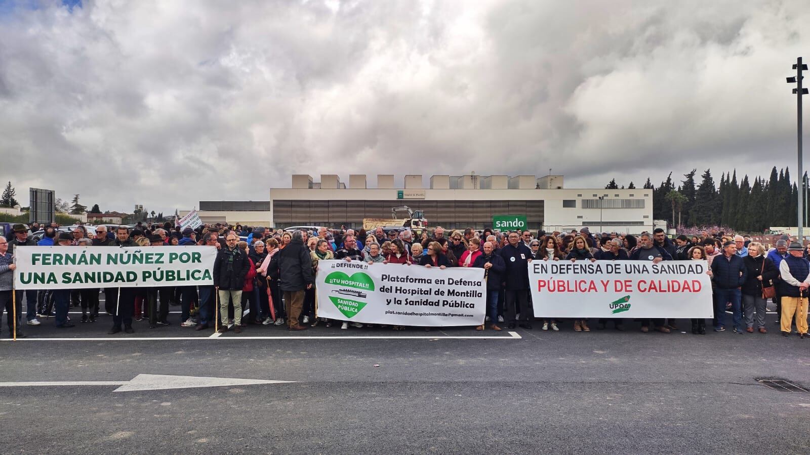 Manifestación de las Plataformas sanitarias de la Campiña Sur en el Hospital de Montilla