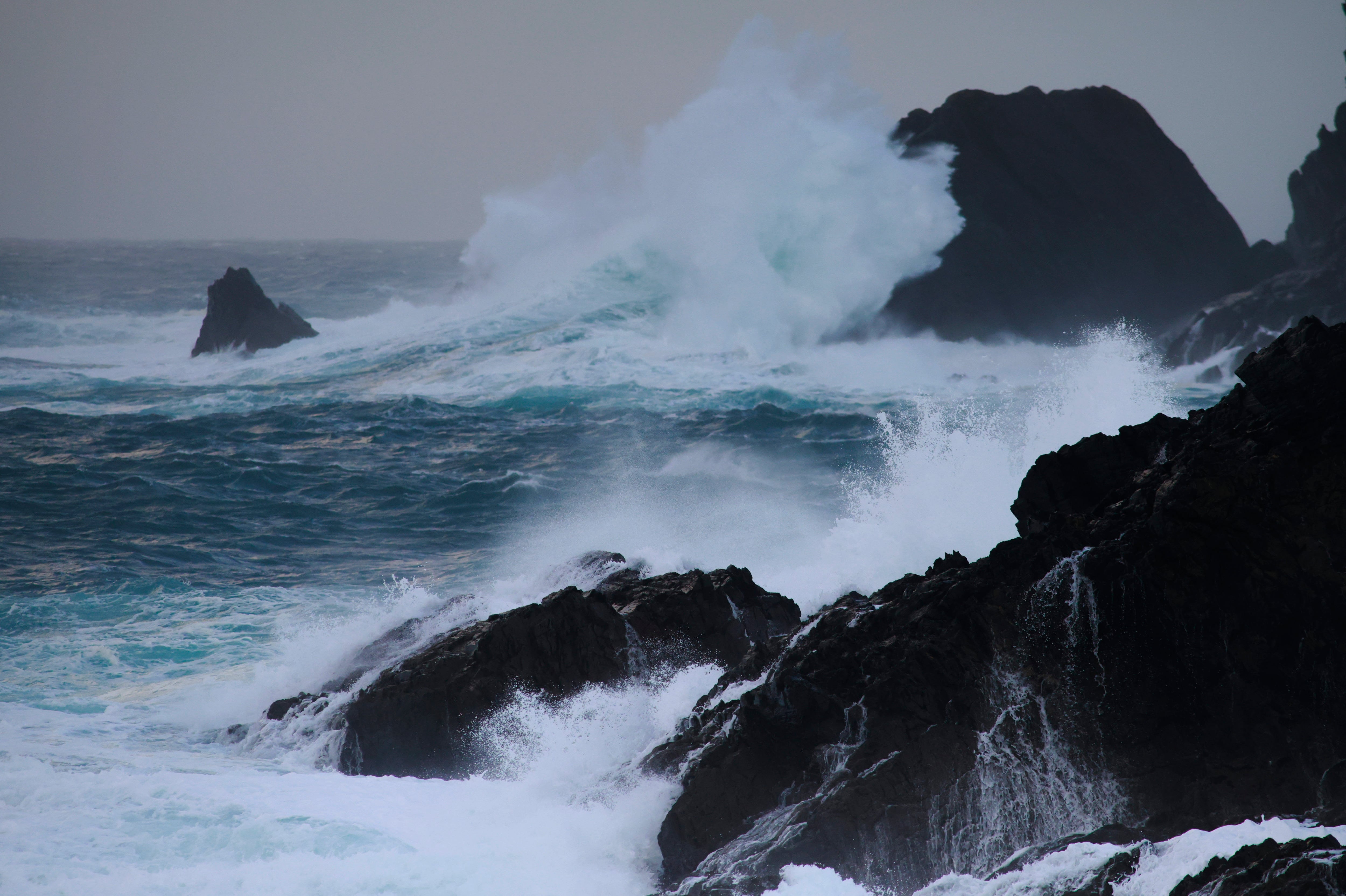 Alerta roja por lluvias: Adif suspende los trenes regionales entre Santiago y Ourense, y la estación de Vigo-Guixar por el mal tiempo