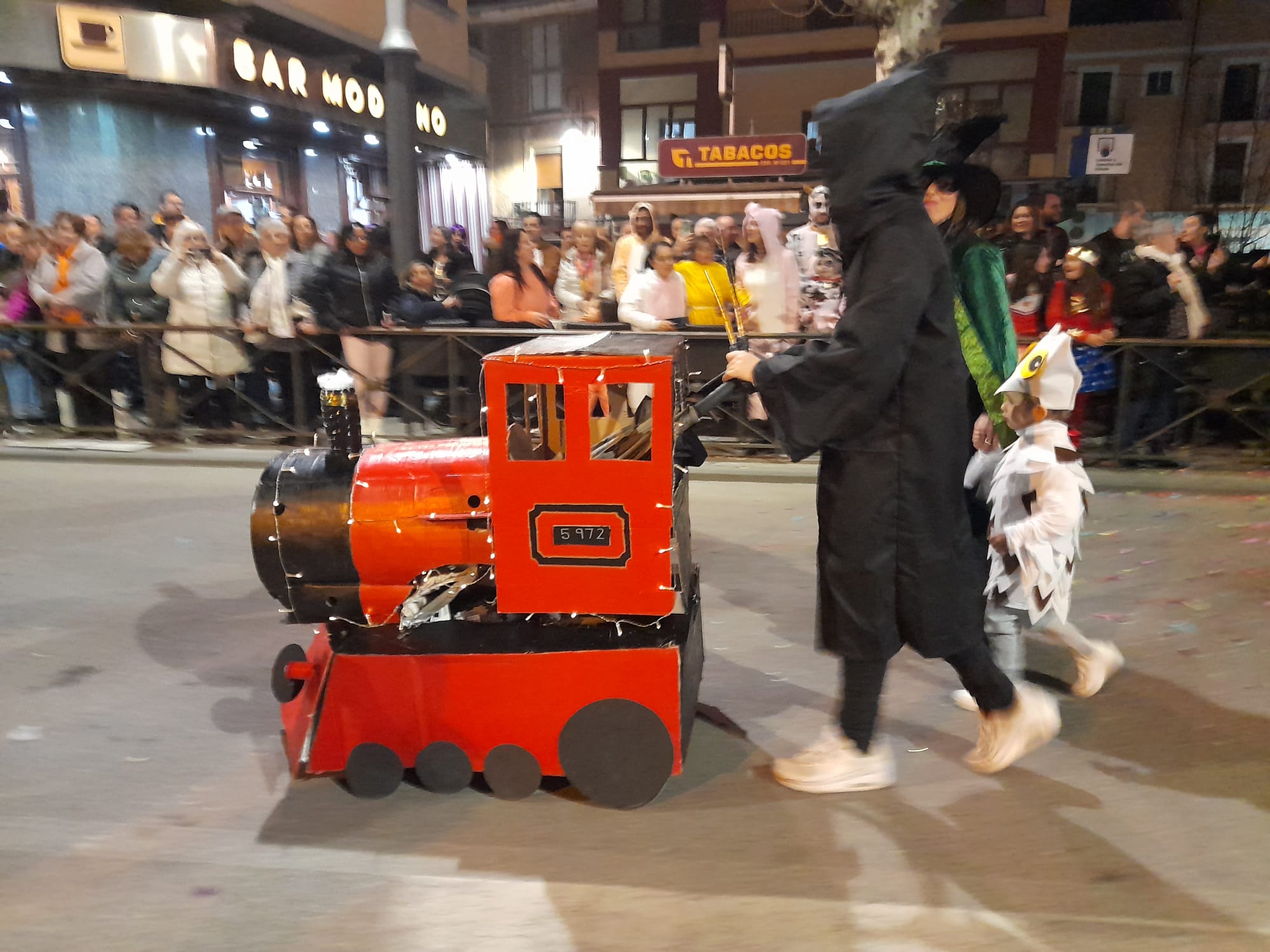 Desfile de carnaval en Aranda 2023, Colegio Vera Cruz disfraz Tren de Hogwarts