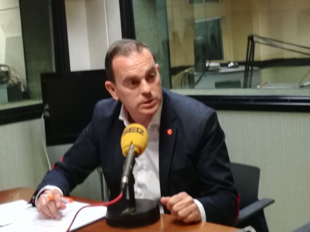 Francisco Requejo en los estudios de Radio Zamora