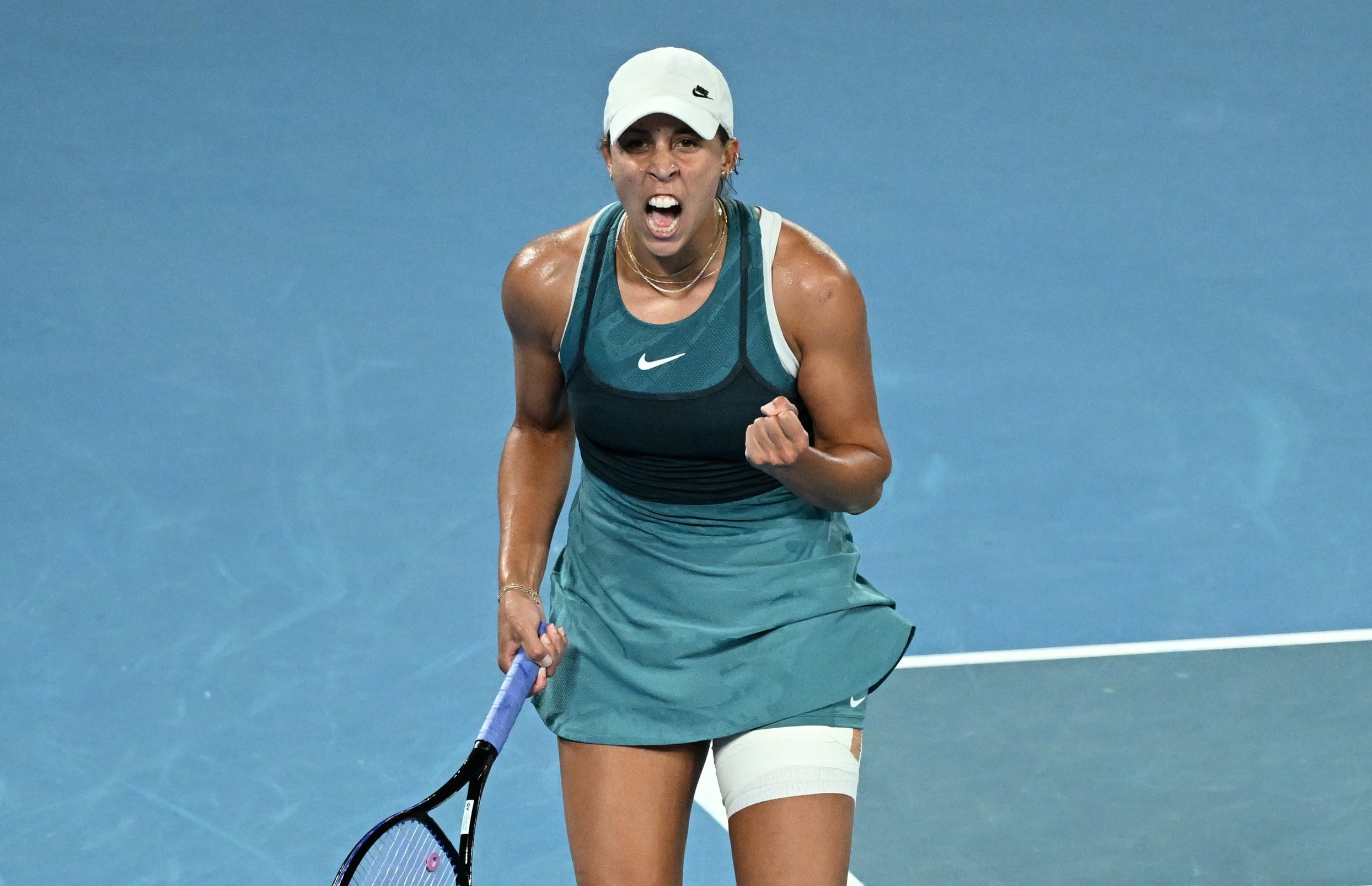 Madison Keys celebra el punto que la convierte en ganadora del Open de Australia 2025