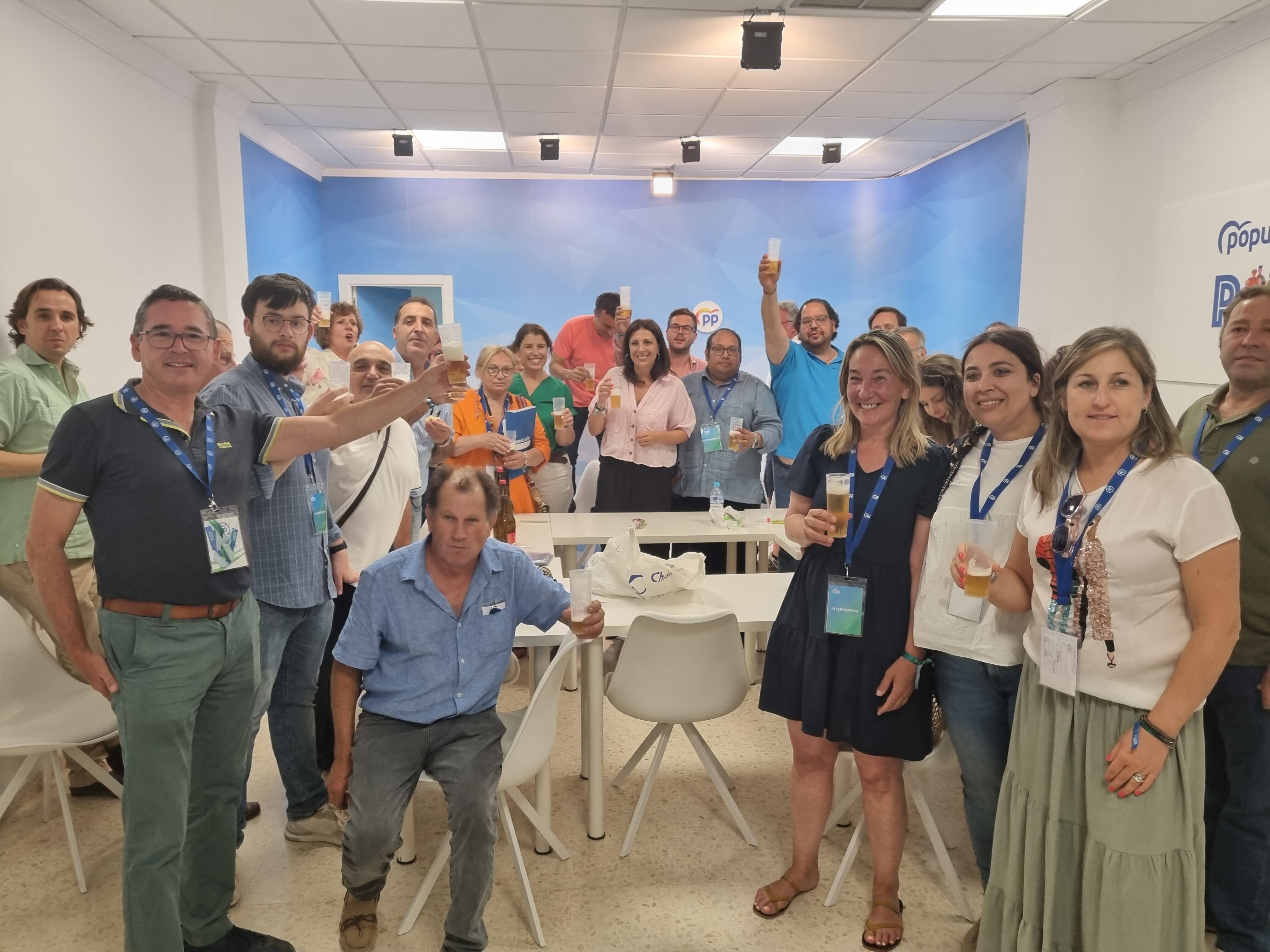 Los componentes del PP de Ronda celebran el resultado conseguido en las Elecciones Andaluzas