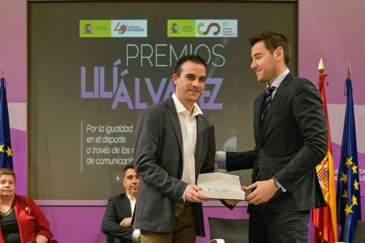 Juanma Sevilla, recogiendo el premio