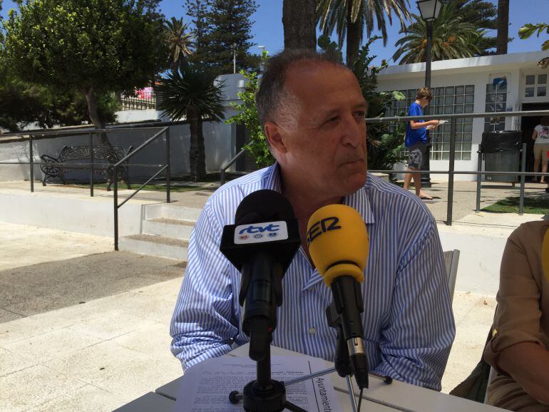 Juan Andrés Gil, exalcalde de Tarifa, en una entrevista concedida a la Cadena SER.