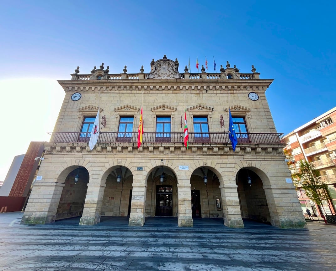 Ayuntamiento de Irun, vista desde la plaza San Juan