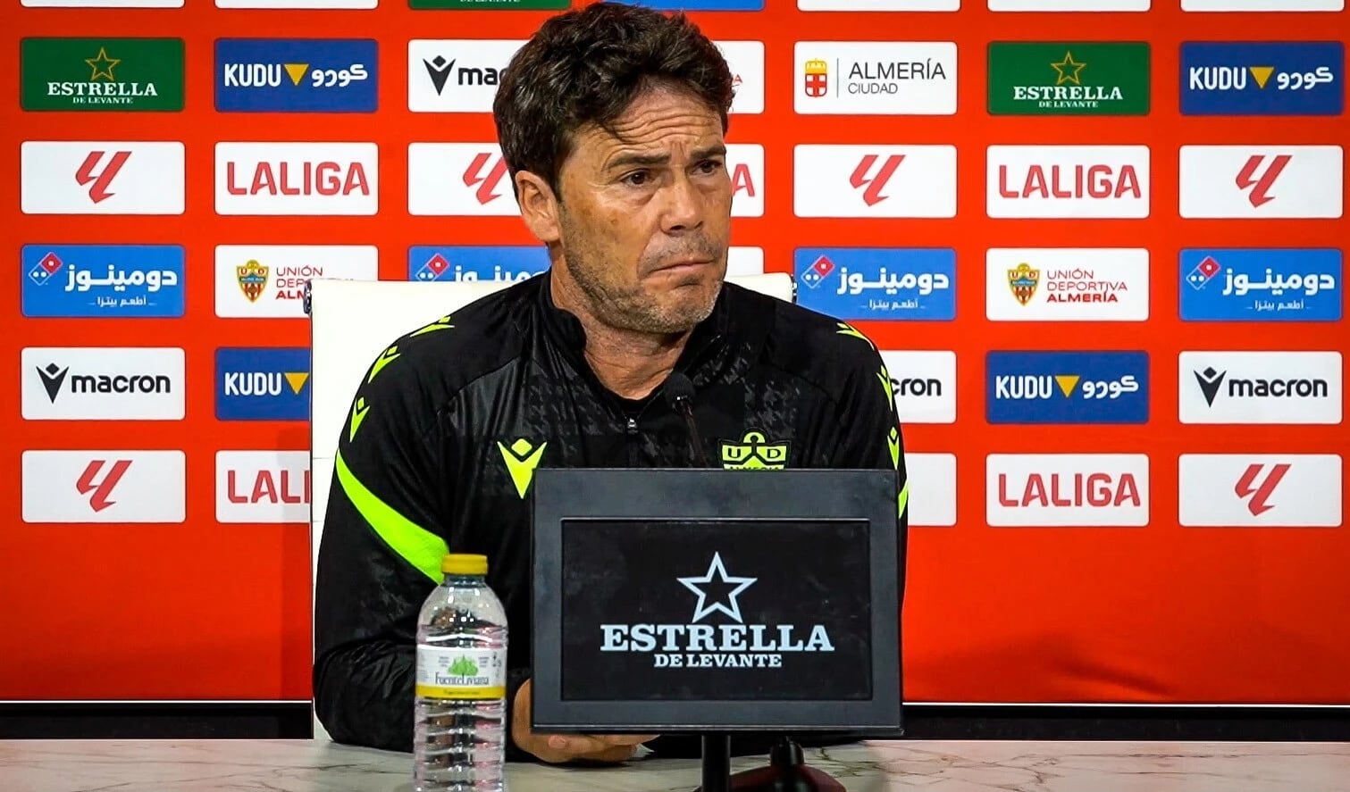 Rubi no es capaz de sostener al Almería en ascenso directo.