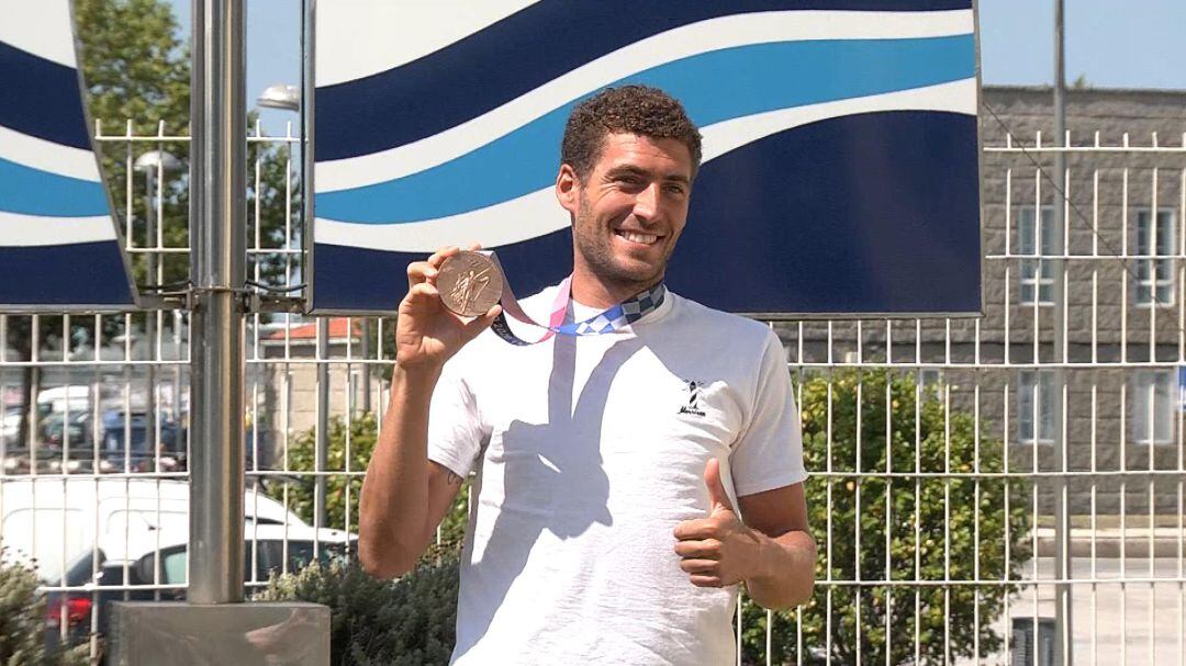 Nicolás Rodríguez con la medalla de bronce