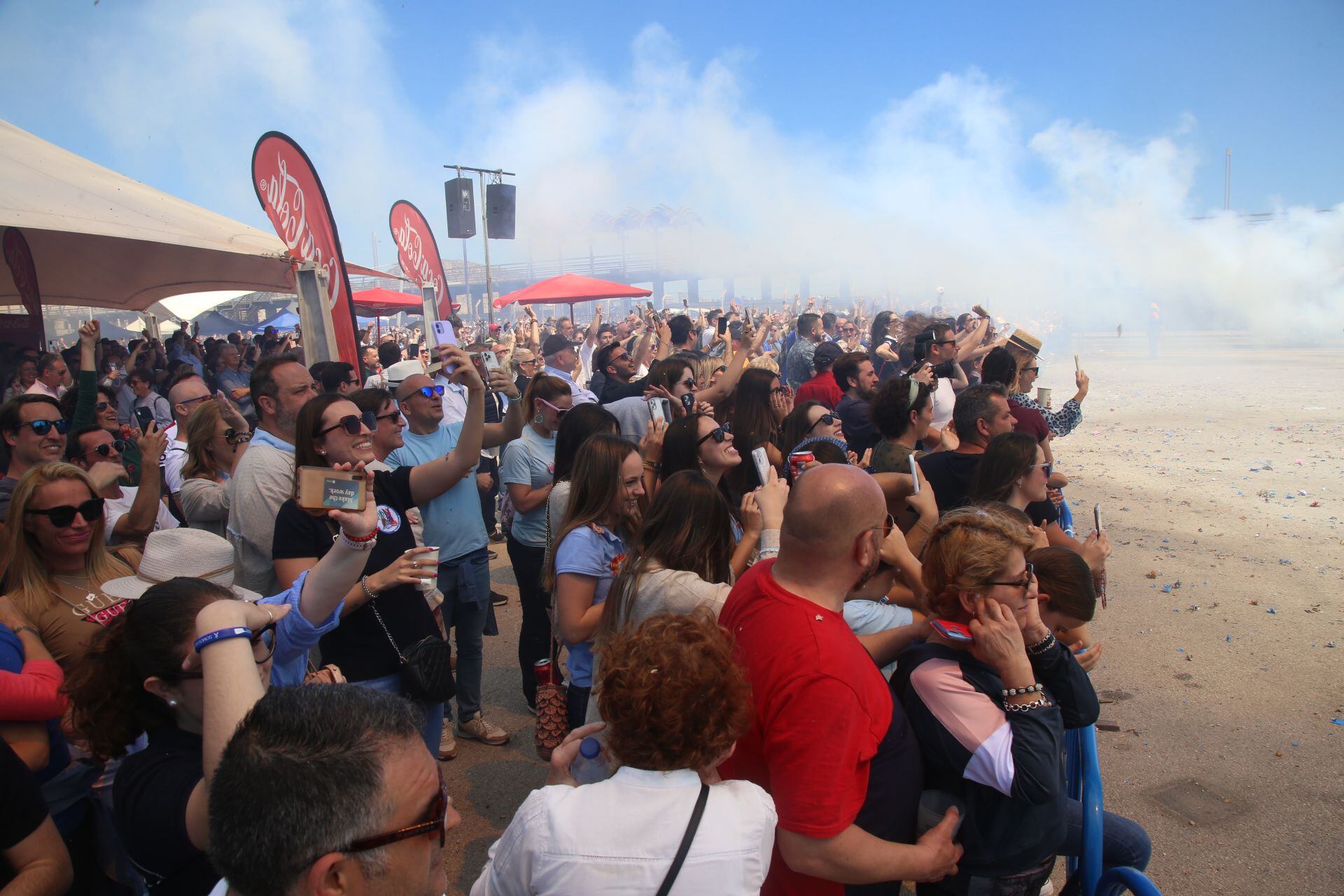 Mascletà lanzada este domingo desde el muelle 12 del Puerto de Alicante