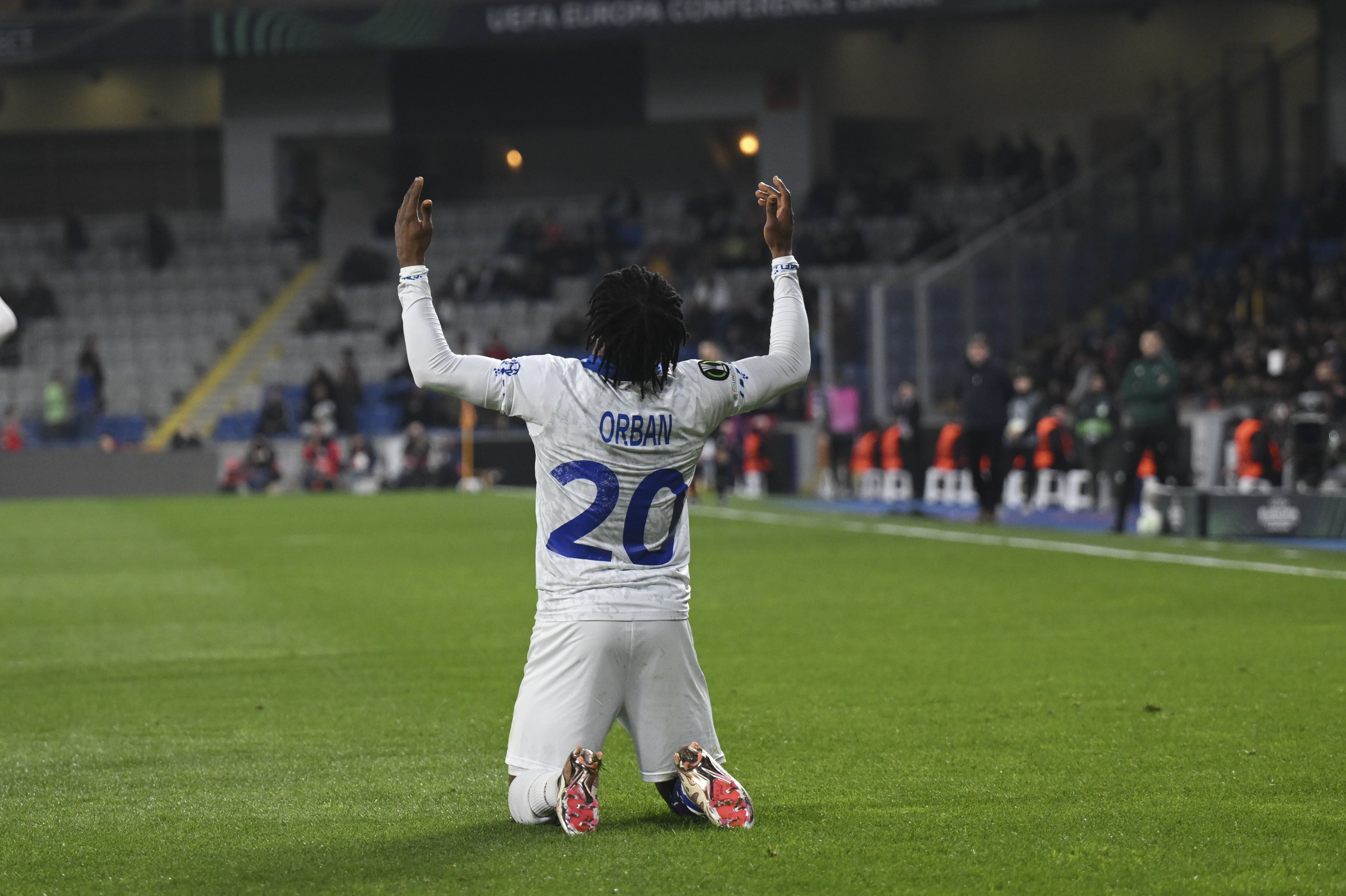 Orban celebra su primer gol ante el Basaksehir.