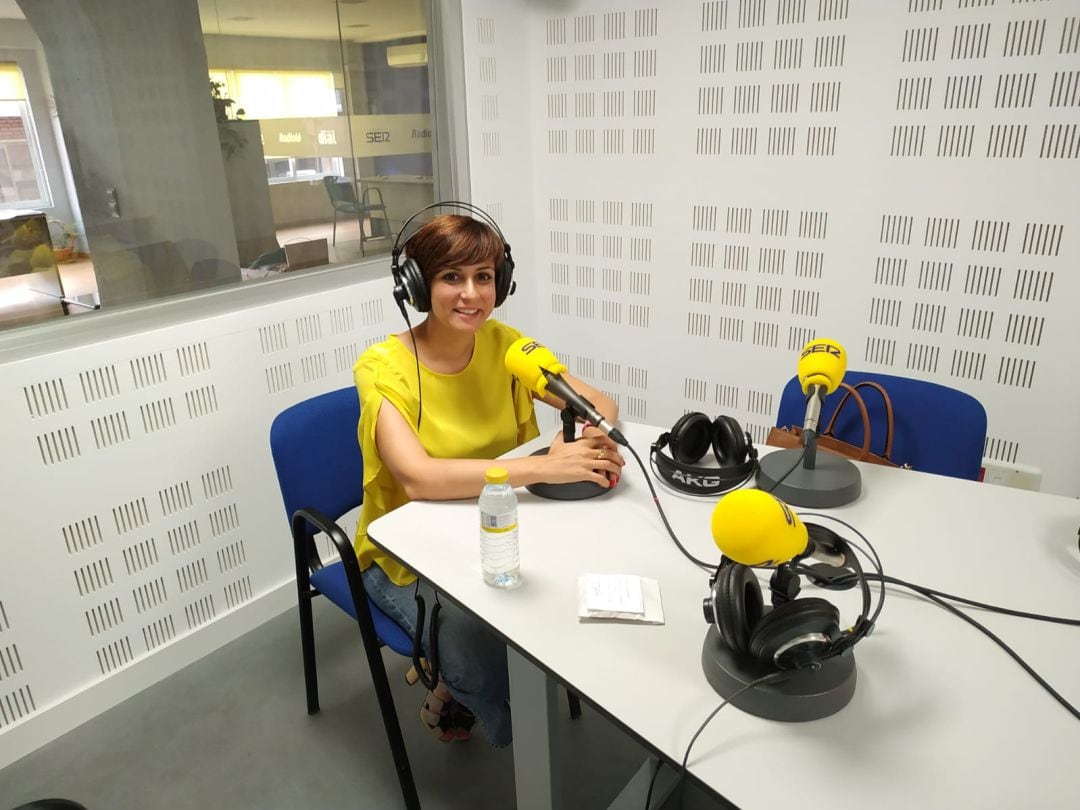 Isabel Rodríguez, en los estudios de Radio Puertollano Cadena SER