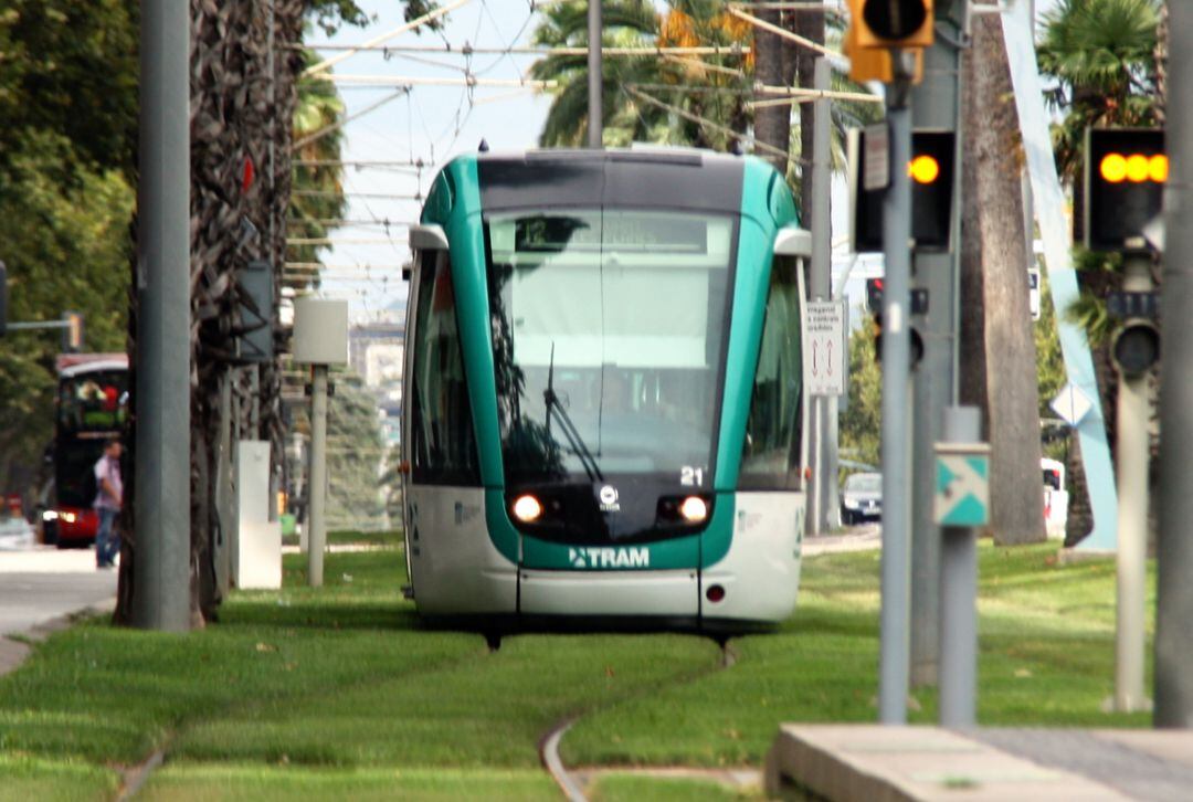 Un tramvia circulant per l'Avinguda Diagonal