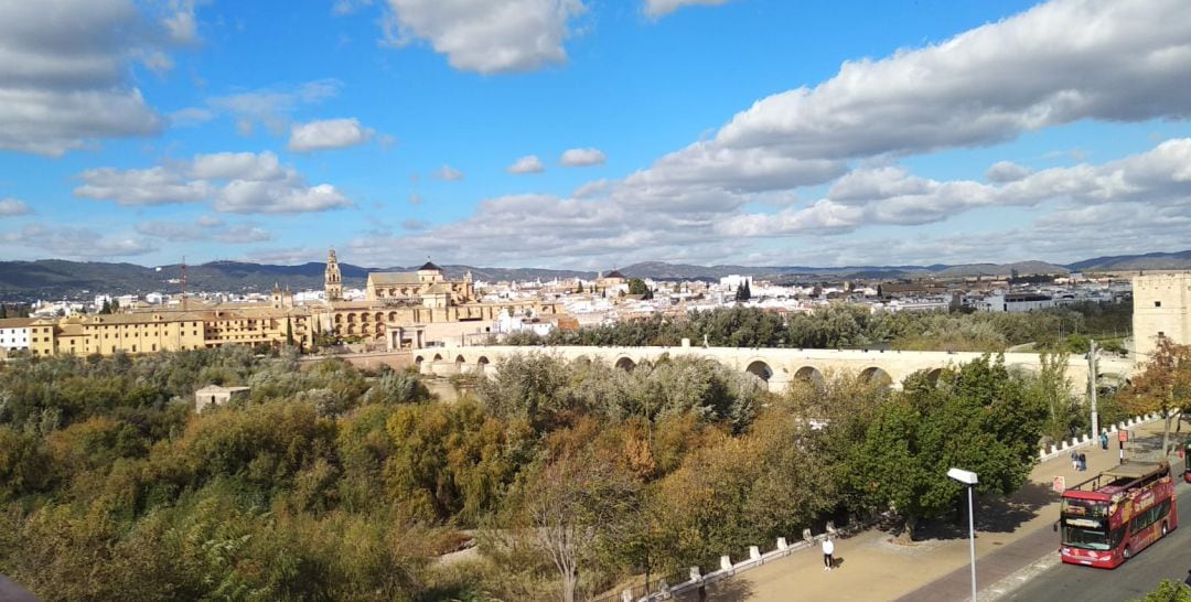 Panorámica de Córdoba desde el Campo de la Verdad