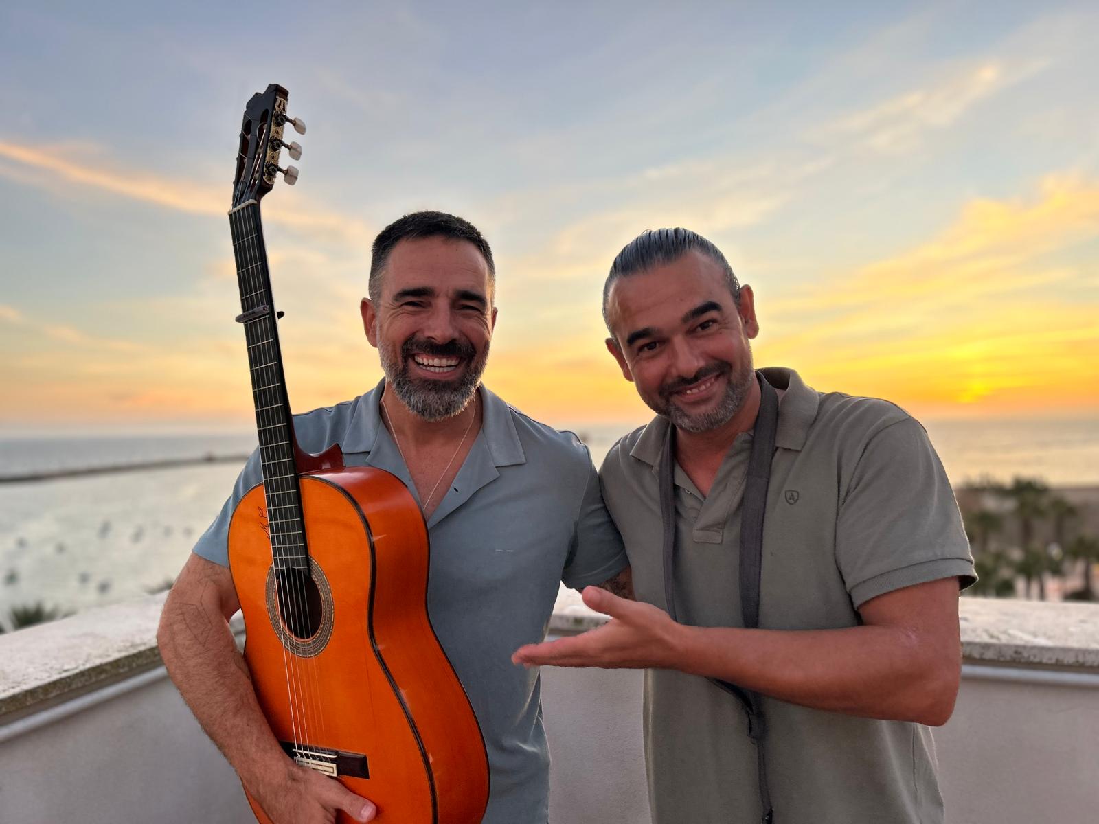 Dani Obregón y Perico Campos interpretan el pasodoble de &#039;El príncipe de las mareas&#039; (1994)