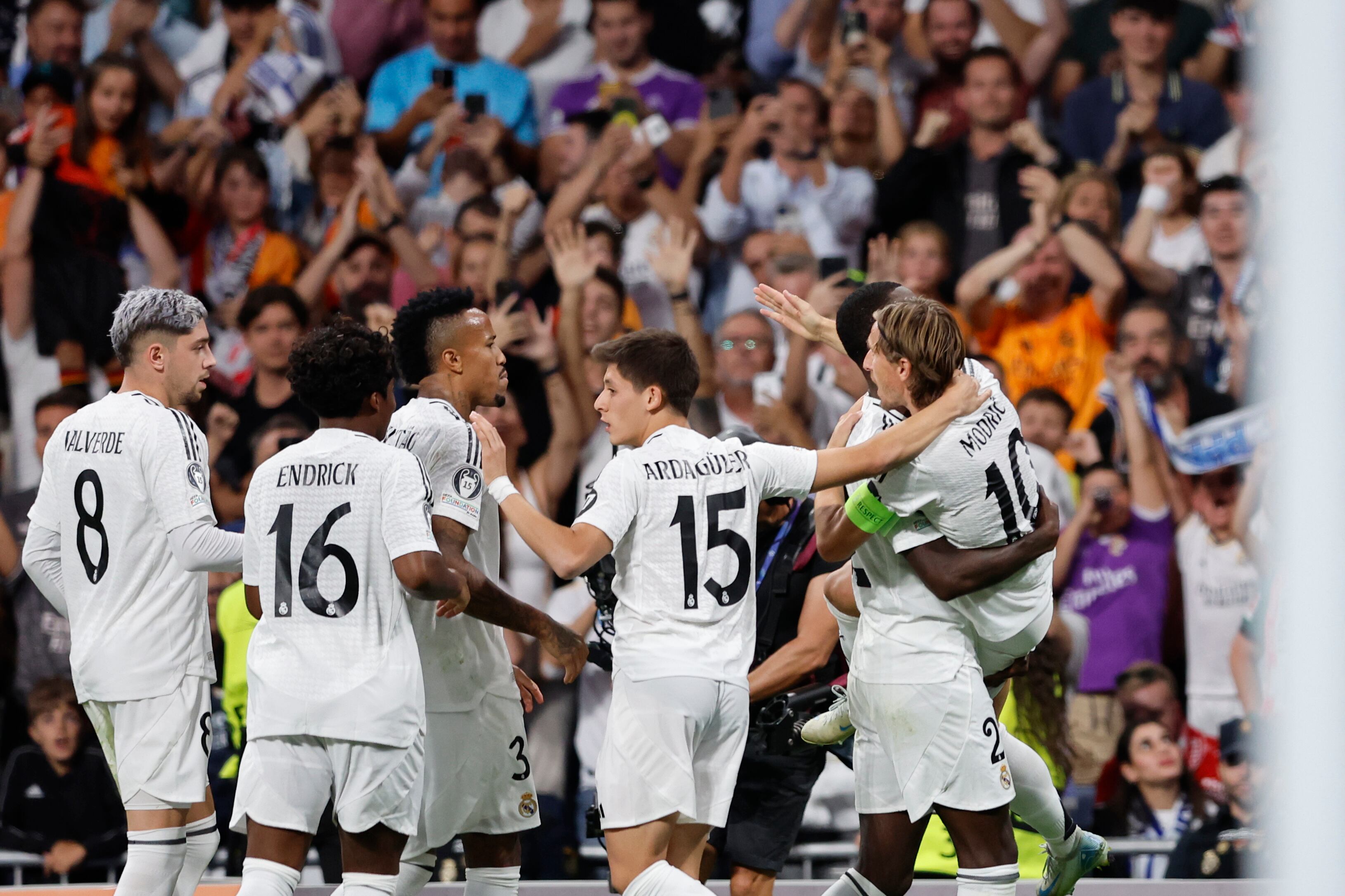 Los jugadores del Real Madrid celebran su triunfo ante el Stuttgart en la Champions League