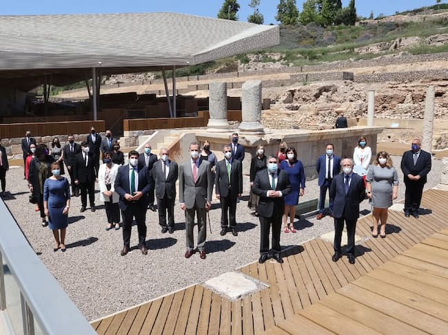 Mostrando al rey el Museo Foro Romano de Cartagena