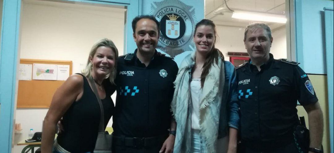 Imagen tras la entrega del dinero