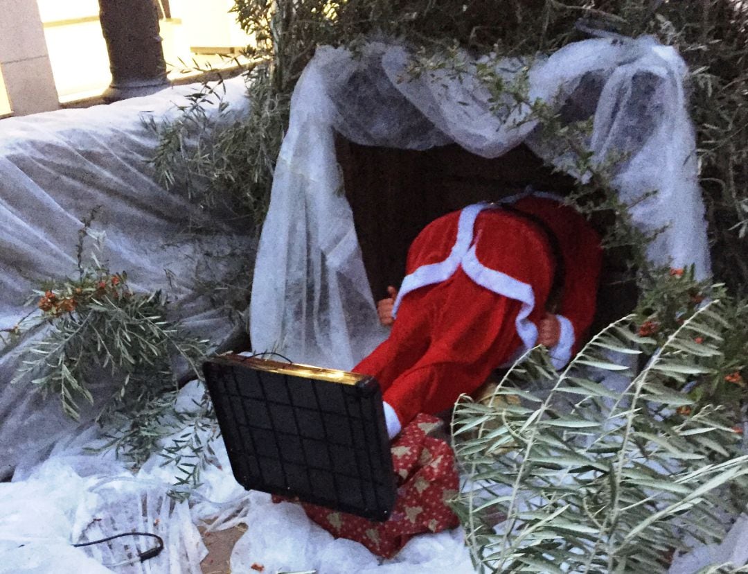 Imagen del Papá Noel con el torso oculto