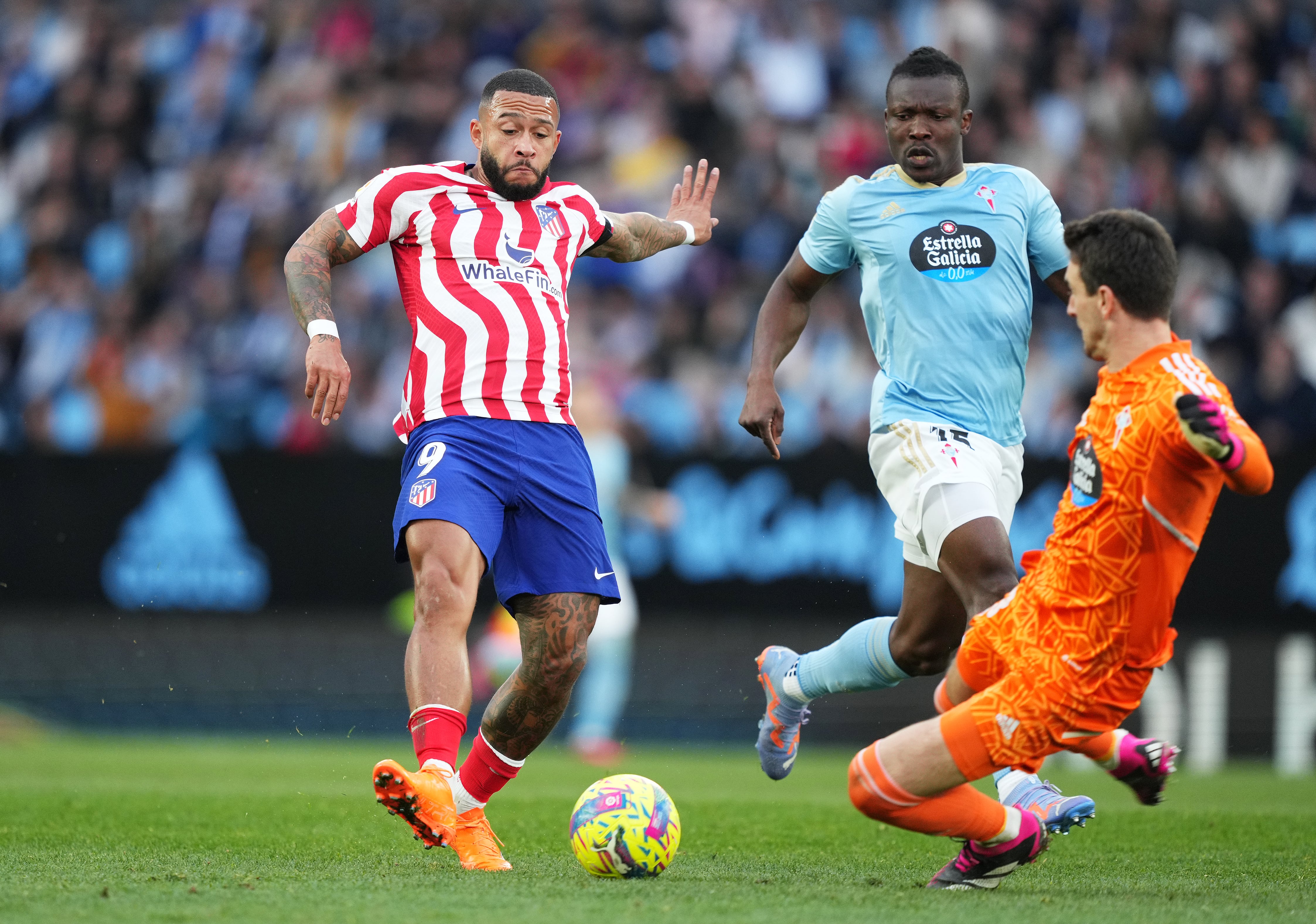 Memphis Depay remata delante de Villar para el único gol del Celta - Atlético de Madrid