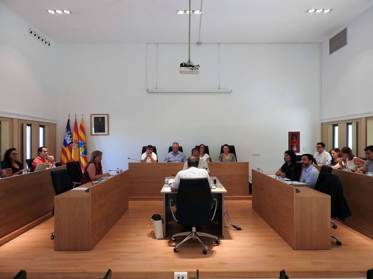 Formentera prohíbe el alquiler turístico en Sant Francesc, la Mola y Sant Ferran