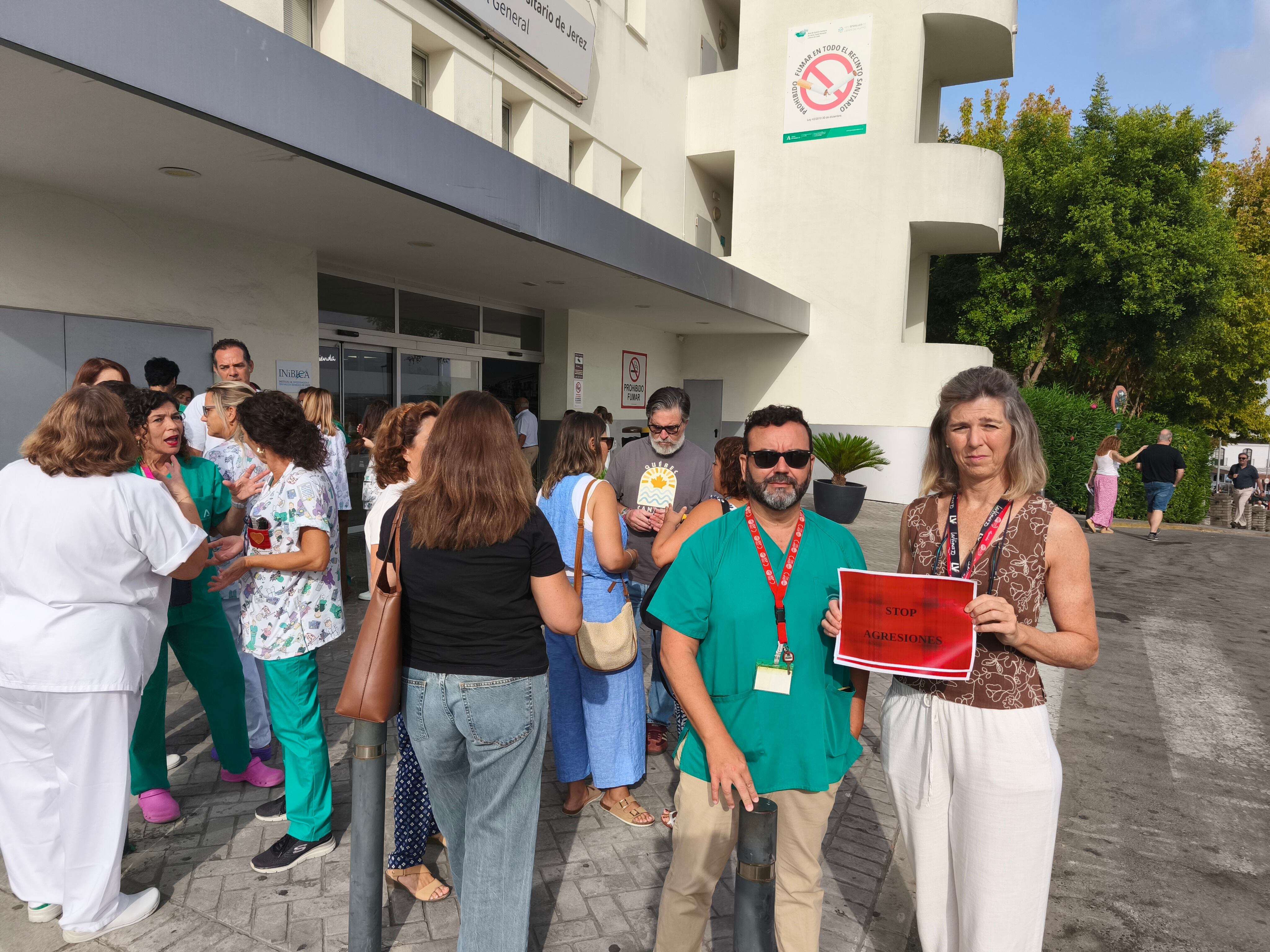 Protesta de los sanitarios en el Hospital de Jerez