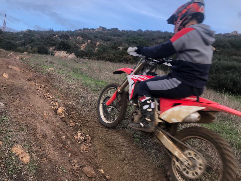 Moto por zona de campo