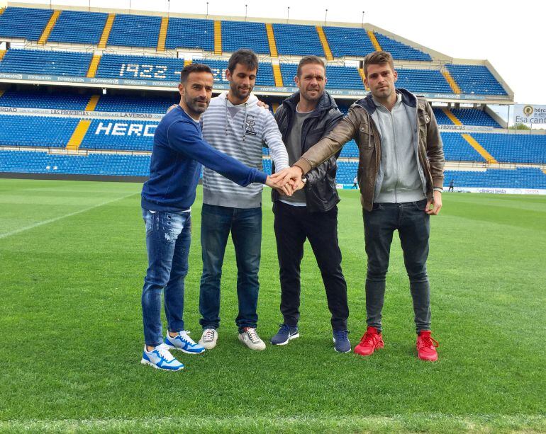 Peña, Dalmau, Tevenet y Buigues posan en el estadio José Rico Pérez en la previa de Copa ante el Barcelona